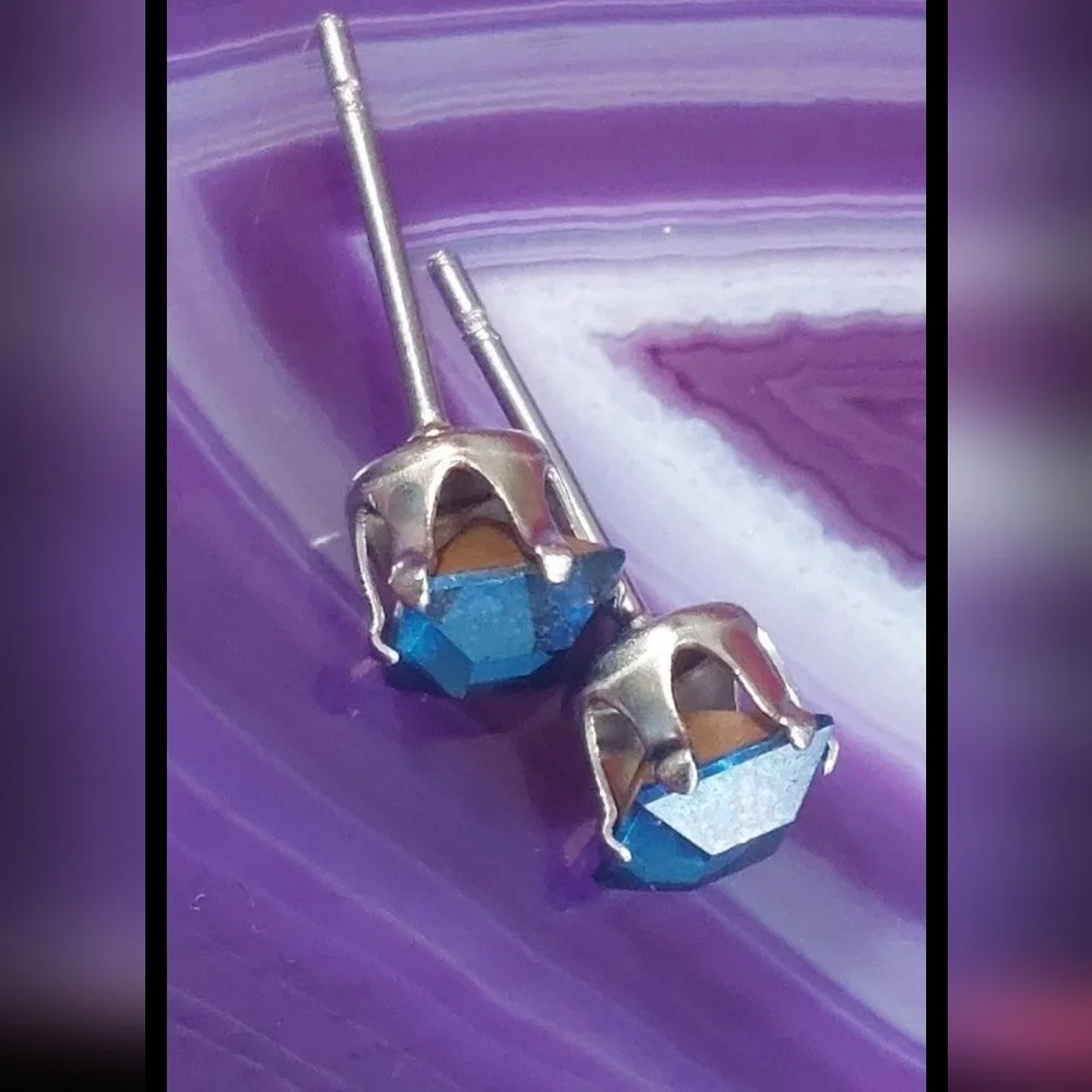 Blue Square uranium glass 6mm stainless steel studs - Picture 7 of 7